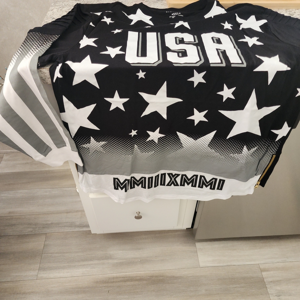 Black and White Star Pattern Women's Tunic Small 3x
